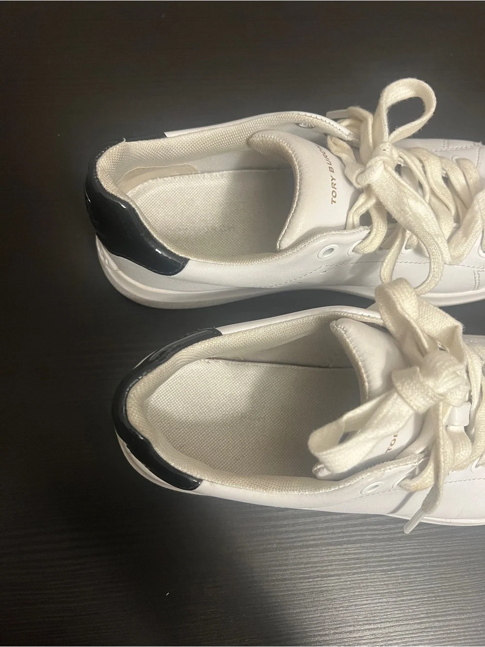 Tory Burch Howell Court Sneaker Size 6.5 White Black Leather Neutral Minimalist